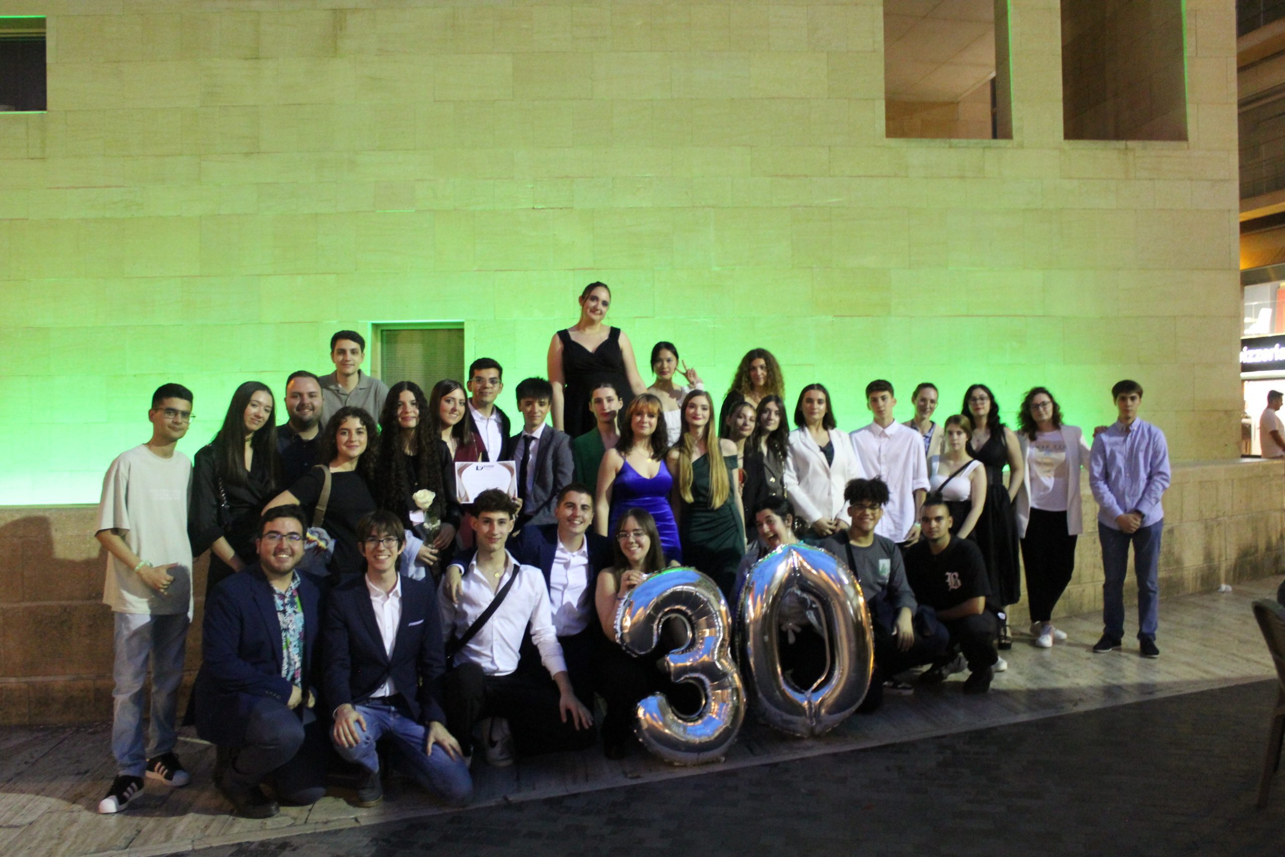 Estudiantes que asisitieron al 30 Aniversario de la Federación.